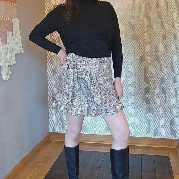 Cheetah Mini Wrap Skirt with Ruffle Hem Size Medium - Picture 1 of 6